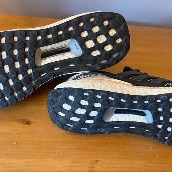 Ultra boost “Silver Medal” Size 10.5M - Picture 6 of 6